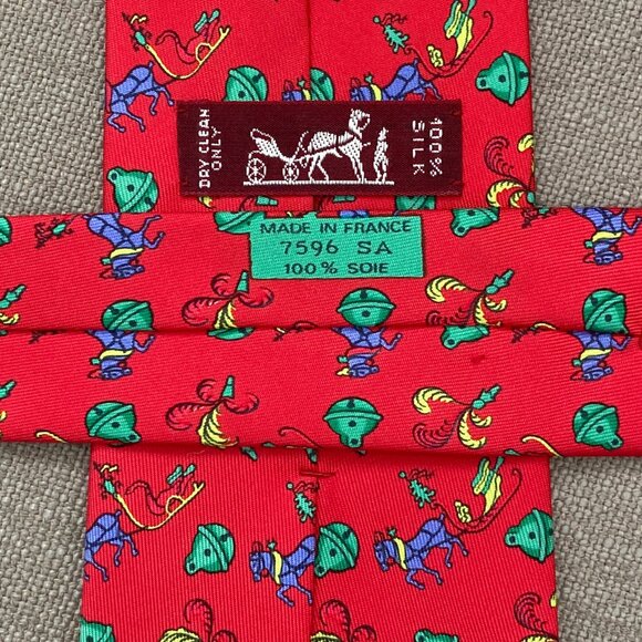 100% REAL HERMES TIE ~ BRIGHT RED w FUN CHRISTMAS HOLIDAY HORSE SLEIGH BELL - Picture 4 of 4